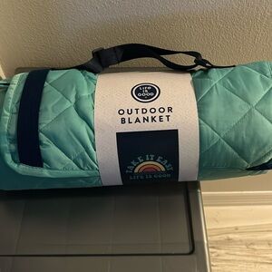 Life is good outdoor blanket NWT